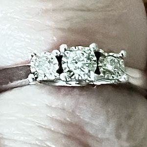 Trumiracle 1/10 Carat Total Weight 3-Stone Diamond Ring set in Sterling Silver